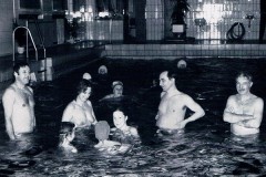 Oude foto van het zwemmen